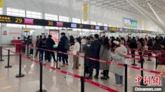 <b>郑州机场节前单日旅客“吞吐”量突破9万人次</b>